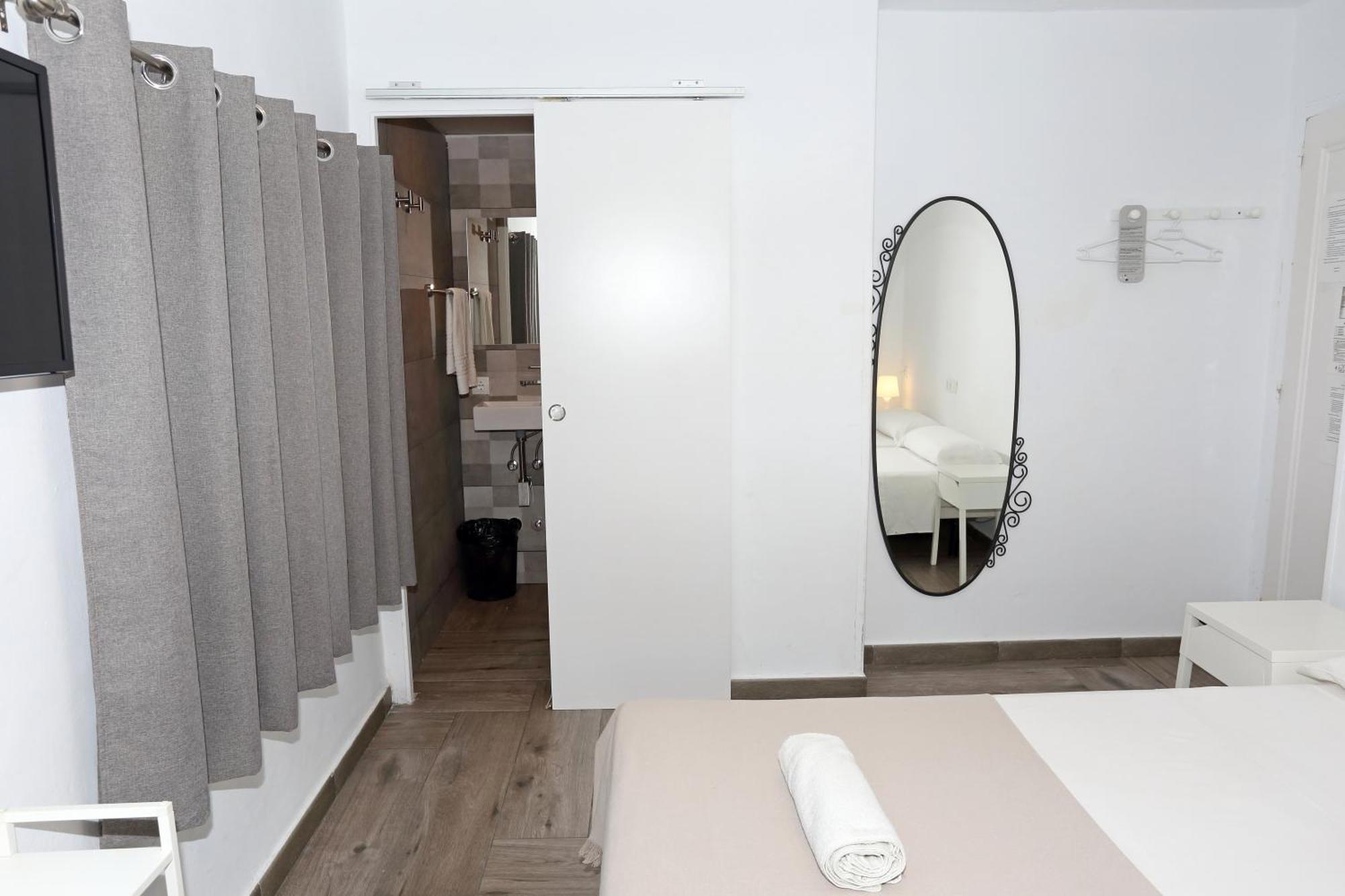 Hostal Costa Ibiza Town Ngoại thất bức ảnh